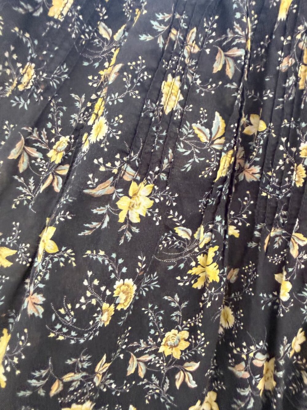 Doen Frederica Top~ Black and Yellow Flowers~ S - Picture 6 of 6
